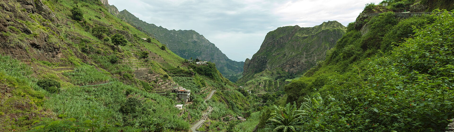 Valley trail on Santo Antão